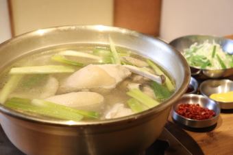 最強美容鍋「韓国の食べるエステ」タッカンマリ （半羽2～3人前）
