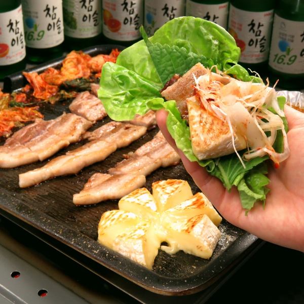 当店オリジナル★絶品サムギョプサル♪野菜に包んでも、チーズにつけてもOK！！本場の韓国料理が堪能できる