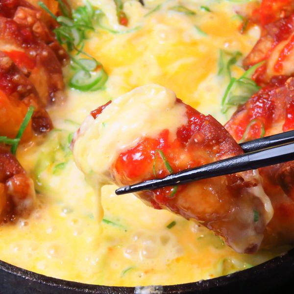 [新菜单]饺子火锅♪盂兰盆著名的油炸饺子与融化的奶酪混合......