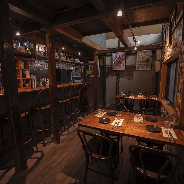 古くから続くレストランのスタイルを大切に、安価でボリュームのある一皿を提供！友達との食事はもちろん、デートにもおすすめ。温かく落ち着いた、レトロでお洒落な空間で、南米の本場の味をお楽しみください。