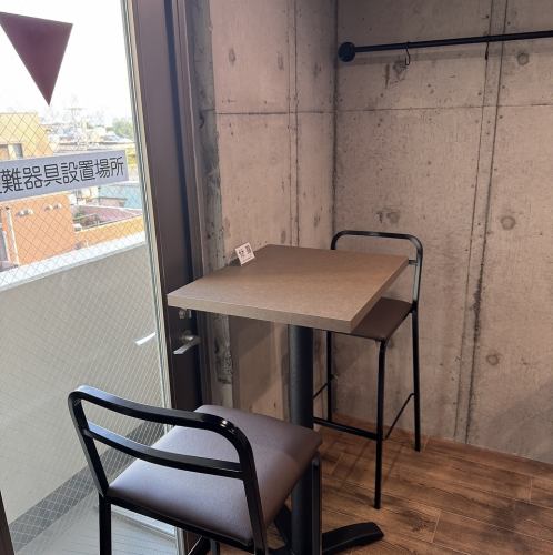 [Table seating for 2 people x 1] Our restaurant has one table seating for 2 people.It is a relaxing space perfect for a date or a meal with close friends.Enjoy a special time in a relaxed atmosphere, sipping hot teppanyaki and drinking alcohol. We look forward to seeing you!