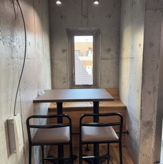 [Table seating for 4 people x 1] Our restaurant has one table seating for 4 people.Perfect for small groups or a fun time with friends! Enjoy your meal to your heart's content in a relaxed atmosphere.You can enjoy a special time while savoring your food and drinks.We look forward to your visit!