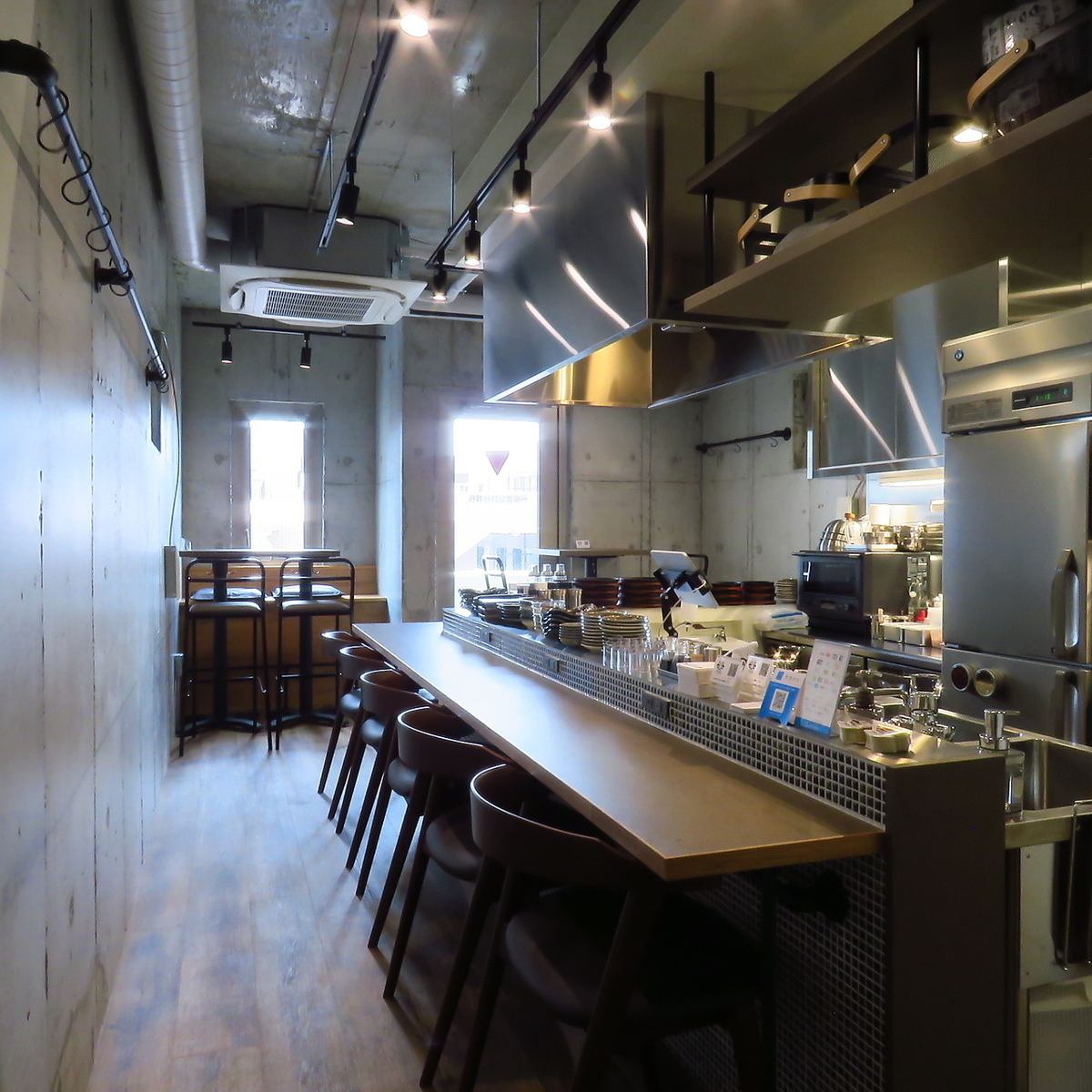 落ち着ける空間の当店で素敵なひと時をお過ごしください♪