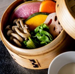 농장 야채의 세이로 찜 바냐 카우다