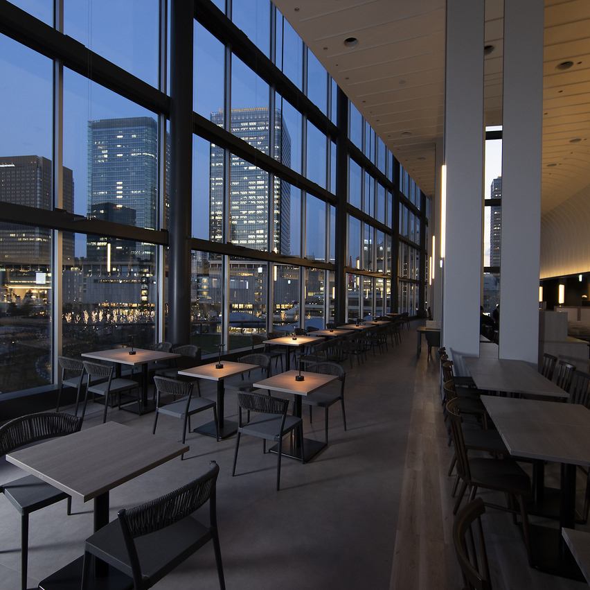 【全180席、天井高7mの絶景レストラン】様々な国のお料理を