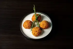 Lotus root and coarsely ground pork croquettes with yuzu pepper béchamel sauce