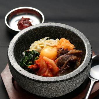 Stone-grilled kimchi bibimbap