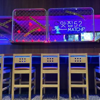 The neon walls of the counter seats create a fashionable atmosphere.Ideal for dates and girls-only gatherings ♪ Feel free to use even by yourself ☆