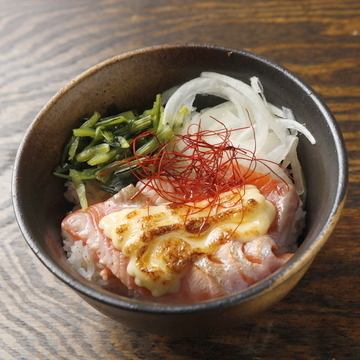 炙りサーモンマヨ丼