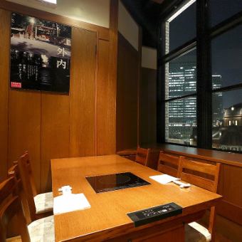 It is a nice seat with a panoramic view of Tokyo Station.Depending on the timing, you can see the Shinkansen.