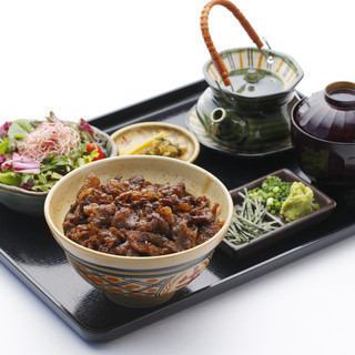 [午餐]牛肉 Mabushi Gozen 含稅 2,600 日圓