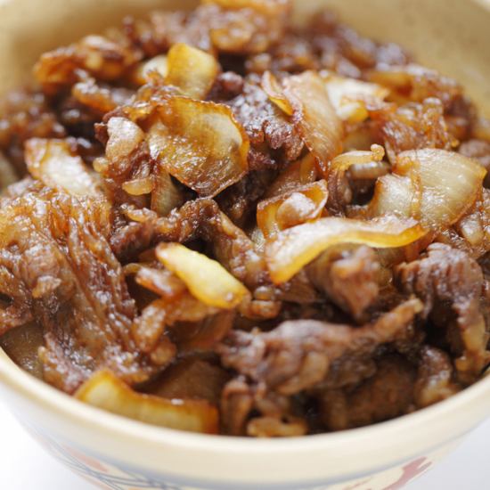The best-selling item is the beef bowl with pork sute! You can enjoy it starting from 1,550 yen with red soup stock.
