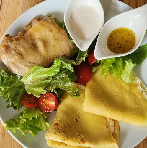 チキンステーキのサラダクレープ