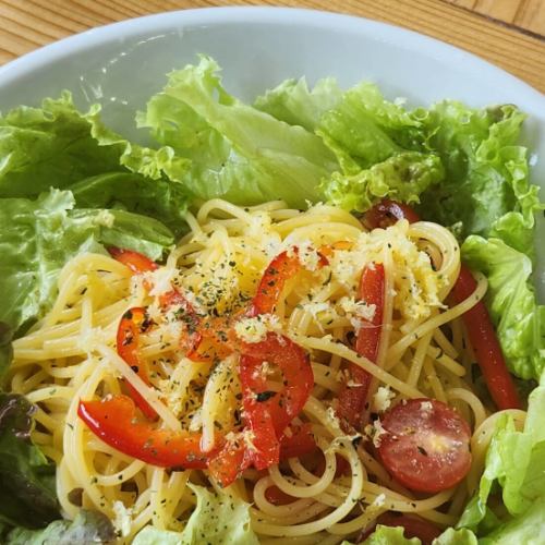 （期間限定）トマトとバジルの冷凍パスタ