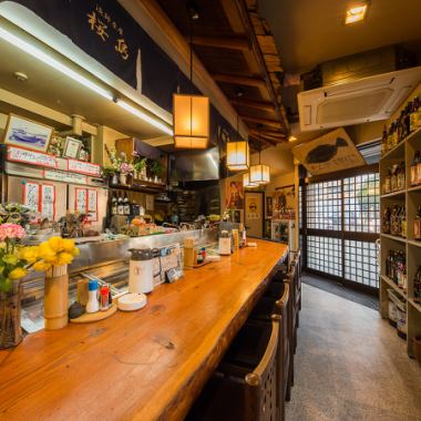 Counter seat recommended for one person and date.It is an open type seat where you can enjoy conversation with the shop owner! Please enjoy fresh fish and alcohol slowly ♪