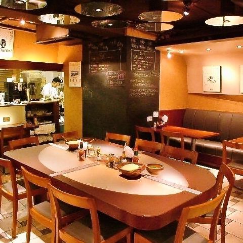 あたたかい明かりの照らす店内