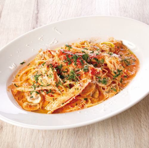 ずわい蟹とマッシュルームの トマトクリームソースリングイネ