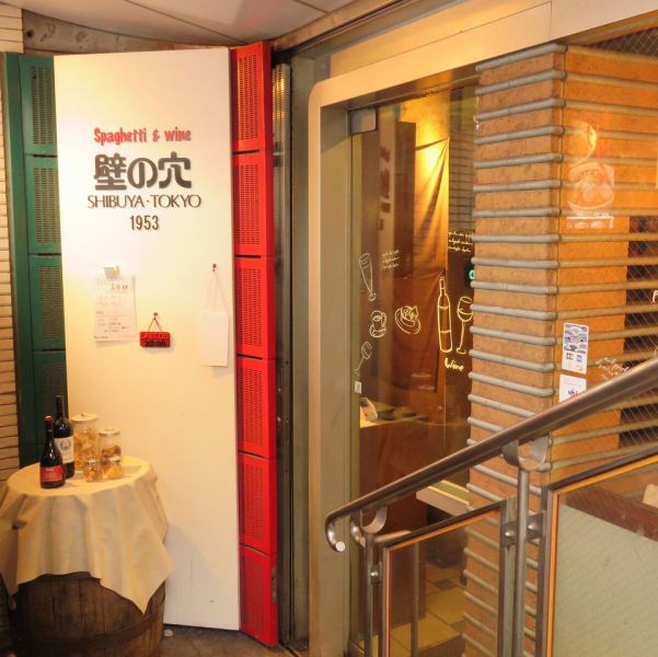 入り口はココ！109すぐ裏の小道の路面沿い★