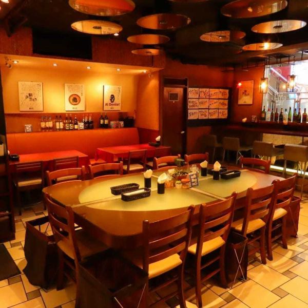 中央のテーブルでみんなでプチPARTY♪