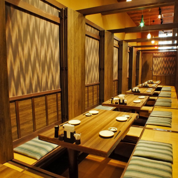 Located close to the Kabukicho entertainment district, this private room is perfect for meetings. It seats 2-30 people! It's a sunken kotatsu-style private room that's perfect for business meetings, entertaining clients, weekend and holiday lunches, girls' nights, welcome parties, and more! We offer a full lunchtime menu, including a set menu using specially selected seafood ingredients, perfect for business meetings, and fried oyster set meals. You can also just come for a meal. Daytime drinks and takeout are also welcome.
