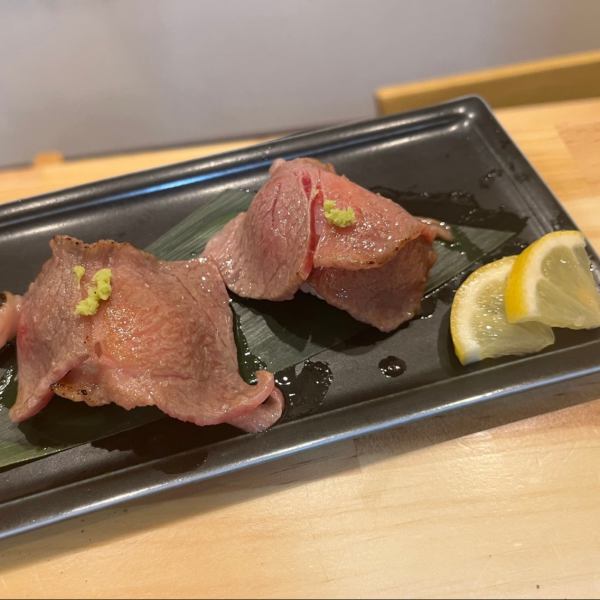 みんな大好き！一貫から注文可能です！肉寿司　一貫400円