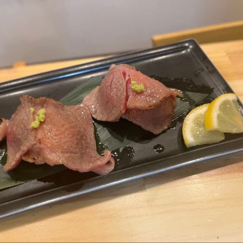 みんな大好き！一貫から注文可能です！肉寿司　一貫400円