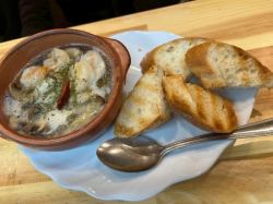 ぷりぷり海老と牡蠣のアヒージョ