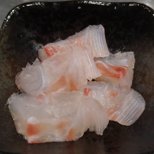 極上黒毛和牛と新鮮な鯛のお造り!鉄板の枠を超える贅沢