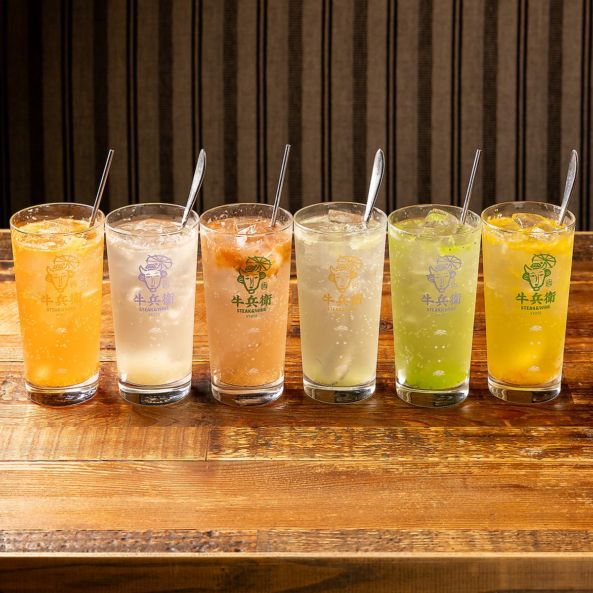 生ビールやワイン等60種類を超える豊富な飲み放題が880円から★