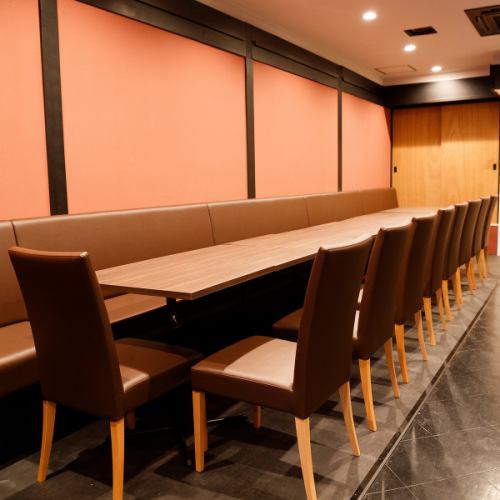 40名様前後の貸切利用のご相談も承っております!60種類以上の豊富な飲み放題メニューのご用意もございますので、結婚式2次会やサークルの追いコン、会社の歓送迎会等にもぜひご利用ください♪