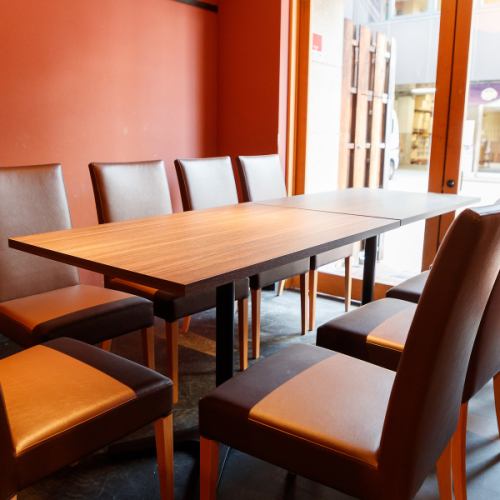 デザイナー監修のお洒落な空間★肉女子会にも雰囲気ばっちりな店内です。