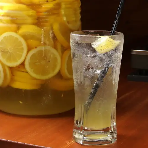 自制新鲜柠檬酸味酱汁与成吉思汗（烤羊肉）堪称绝配！