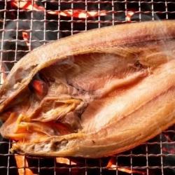 宮城県塩釜港より。間宮商店の縞ほっけ