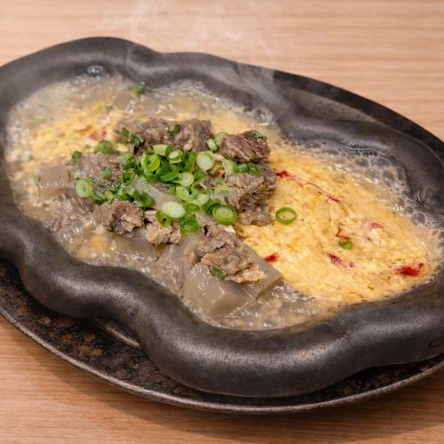 出汁巻き玉子　牛スジのせ