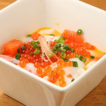 サーモン長イモ和え温玉ぞえ