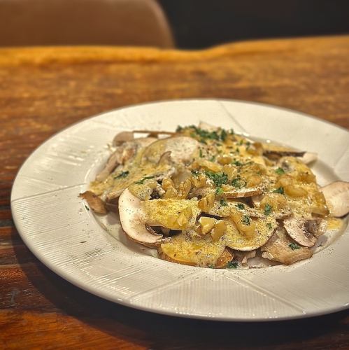 生マッシュルームとナッツのサラダ