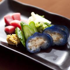 章鱼芥末酱菜/腌制的拼盘