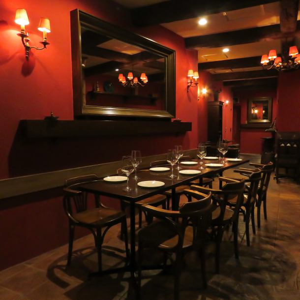 川口駅東口徒歩1分!階段を下った先に、自然素材を使った落ち着いた雰囲気の店内が。こだわりの空間でゆったりディナー・女子会・デートをお楽しみください♪♪川口でオシャレなお店をお探しの方!是非メソンデルプエルトにお越しくださいませ♪