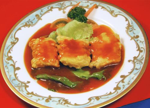 Deep-fried fish with sweet and sour sauce / Deep-fried fish in batter