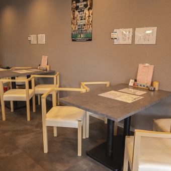テーブル席を2席ご用意しております。