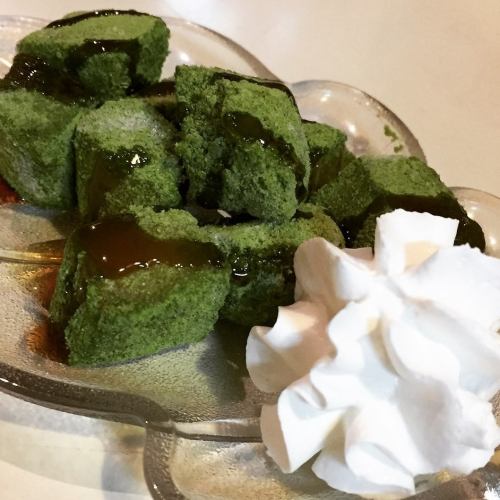 Matcha Warabi Mochi (Cream, Black Mitsuki Flour)