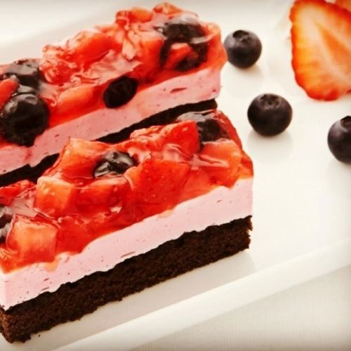 strawberry & blueberry cake