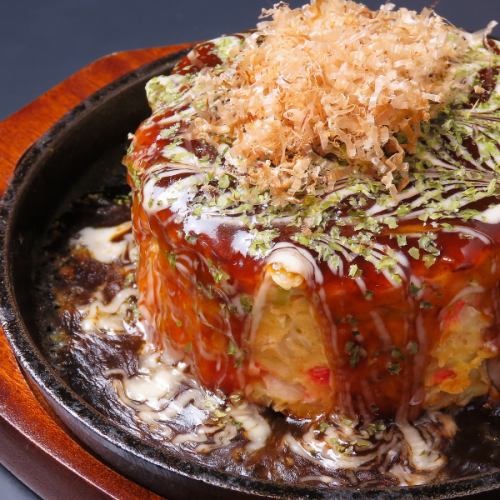 関西風とも広島風とも違う当店独自のお好み焼き「オコ」