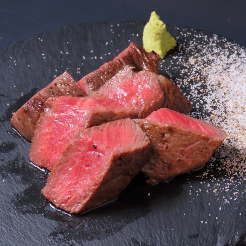 【黒毛和牛ランプステーキ】赤身の旨味が詰まった逸品◆100g 1958円(税込)~