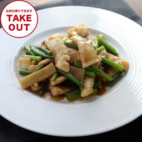 Stir-fried squid and garlic sprouts