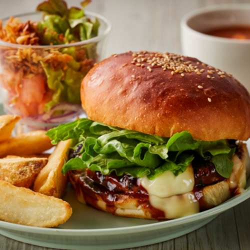 お得に贅沢ハンバーガーが楽しめるランチも大好評