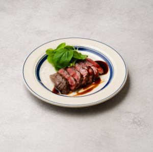 国産牛のロースト　赤ワインソース