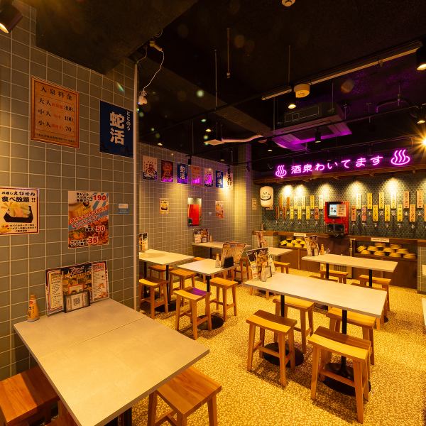 【銭湯をイメージしたレトロ空間は宴会にもデートにもおすすめ♪】お仕事帰りのちょい飲みから大人数での飲み会やパーティーまで、様々なシーンに対応可能なお席をご用意しております！あのテルマエが川越に！