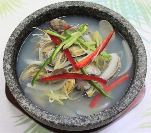 Steamed clams with lemon grass