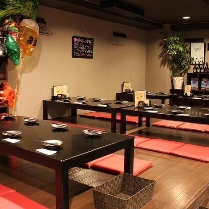 ♪ You can use for maximum of 50 people Private room ♪ You can look overlooking with open feeling There is nothing inside the shop so you can get excited even at various banquets ^^ The table seat is a seat rack and you can enjoy your meal while relaxing I hope to see you.